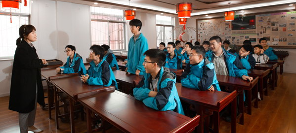 蒲城 分类教学，因材施教，采取“一类一方案、一人一目标”的教学方法