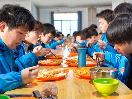 蒲城学生用餐
