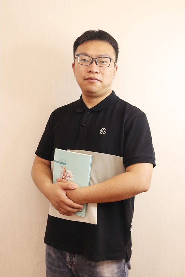 蒲城杨斌 本科学历，毕业于西安航空学院